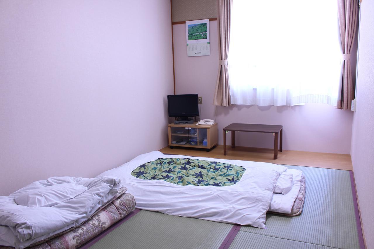 Fuji-Shi Business Hotel Furuiya Ryokan Fuji  Buitenkant foto